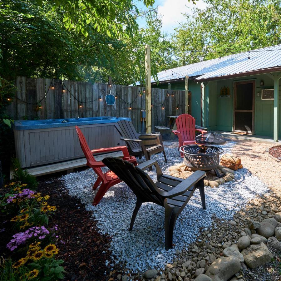 Steps From Downtown Pigeon Forge Parkway + Private Hottub And Firepit - Wifi - Firefly Bungalows Exterior photo