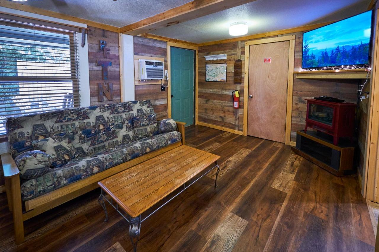 Steps From Downtown Pigeon Forge Parkway + Private Hottub And Firepit - Wifi - Firefly Bungalows Exterior photo