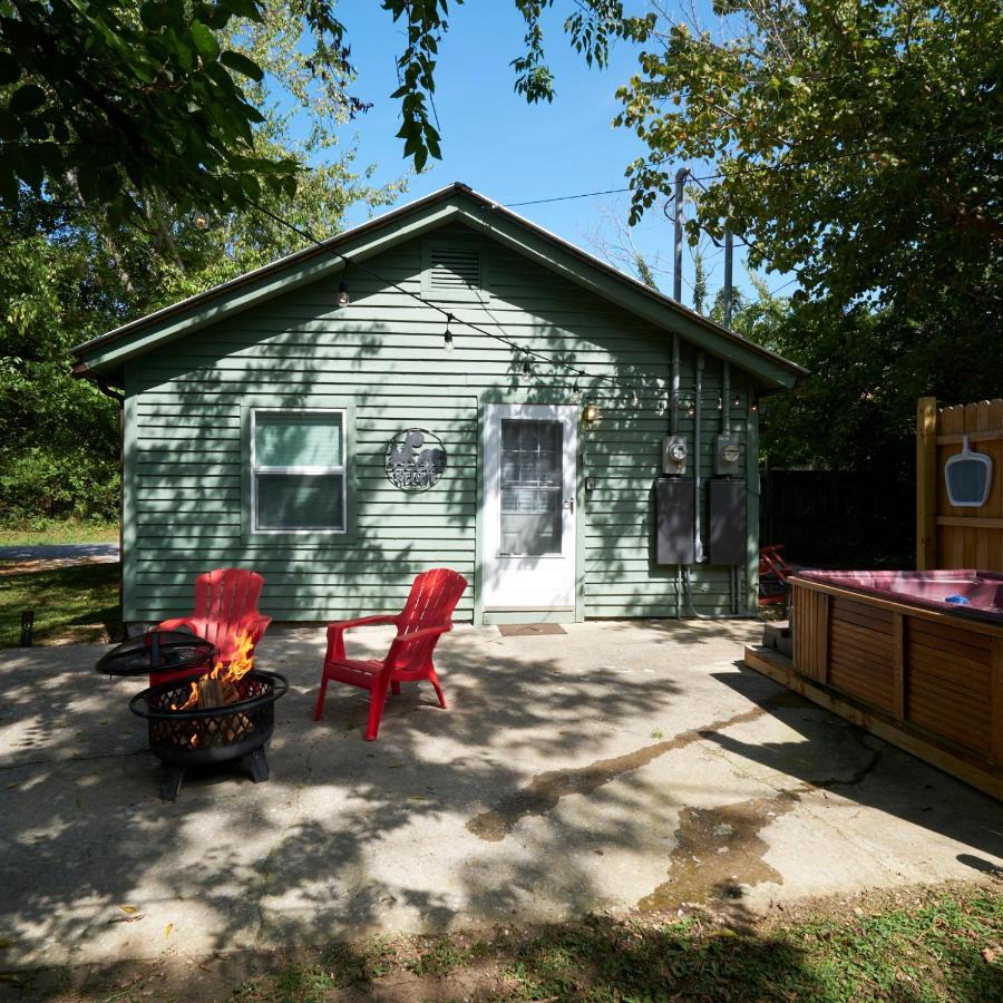 Steps From Downtown Pigeon Forge Parkway + Private Hottub And Firepit - Wifi - Firefly Bungalows Exterior photo